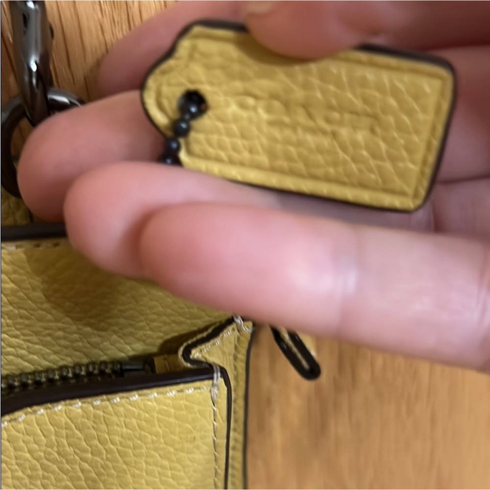 Coach Yellow Leather Crossbody Bag w/ detachable strap and pouch EUC - Picture 5 of 16